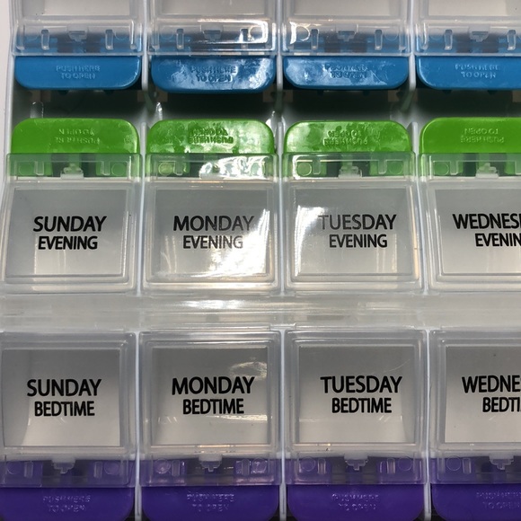 7 Day pill organizer - Picture 3 of 8